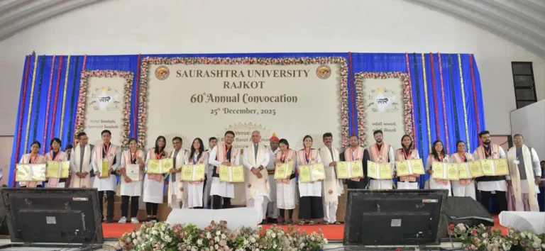 राजकोट: सौराष्ट्र यूनिवर्सिटी का 60वां दीक्षांत समारोह राज्यपाल श्री आचार्य देवव्रतजी की अध्यक्षता में हुआ।