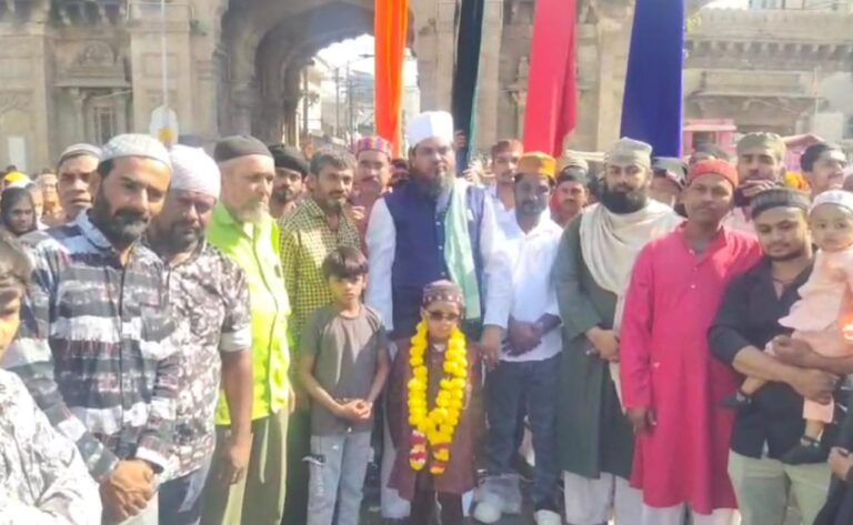 मोरबी के भदियाद में हजरत महमूद शाह बुखारी के जन्म का जश्न मनाने के लिए जुलूस निकाला गया।