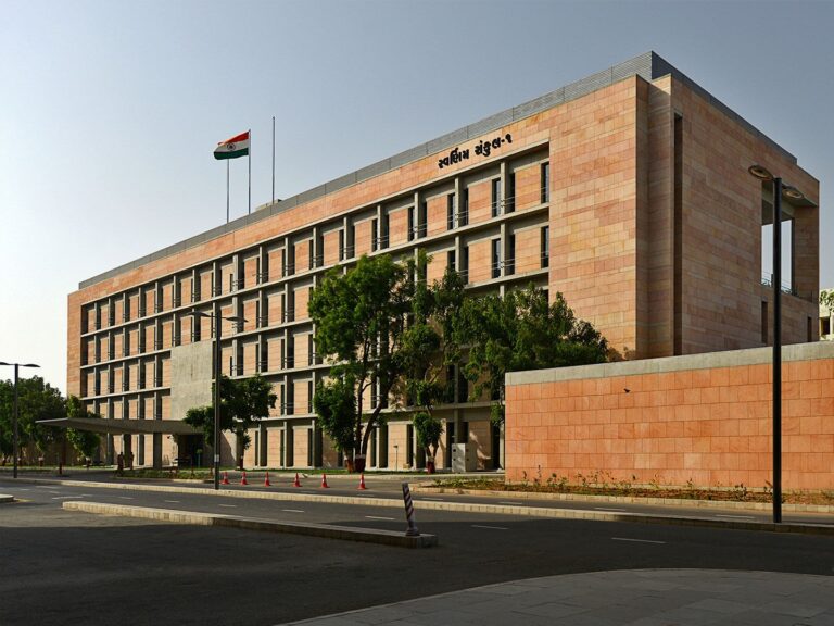 राज्य सरकार ने लोगों के हक और नाइंसाफी के लिए लड़ने वालों के लिए डेमोक्रेसी के मंदिर के दरवाजे बंद कर दिए हैं???