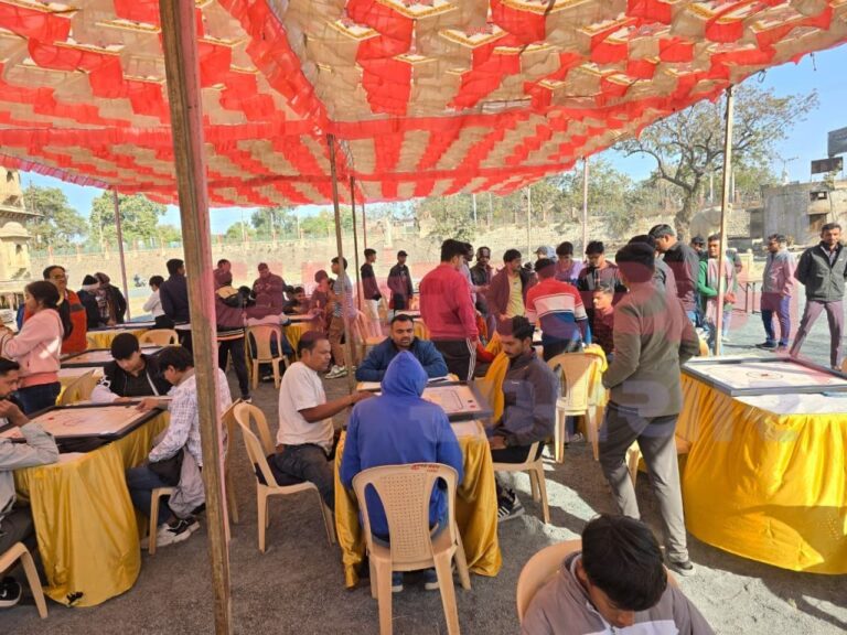 मोरबी नगर पालिका द्वारा आयोजित कैरम टूर्नामेंट में 300 से ज़्यादा प्रतियोगियों ने भाग लिया