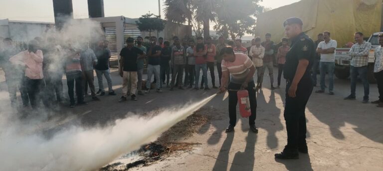 मोरबी नगर निगम फायर डिपार्टमेंट द्वारा इंडस्ट्रीज़ में आग से बचाव की ट्रेनिंग दी गई