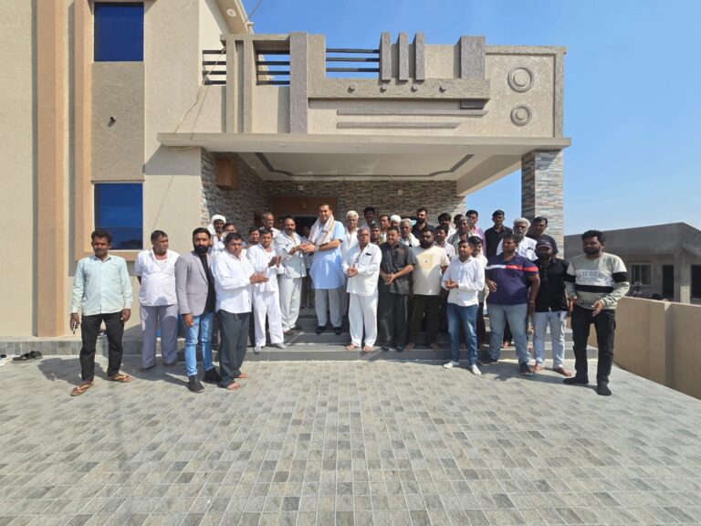 राज्यसभा सांसद वांकानेर में राताविरदा गांव से वीरपार तक नई बनी RCC सड़क का निरीक्षण करते हुए