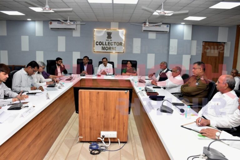 प्रभारी मंत्री त्रिकंभाई छंगा ने मोरबी जिले के उद्योगपतियों द्वारा आयोजित ओपन हाउस में भाग लिया