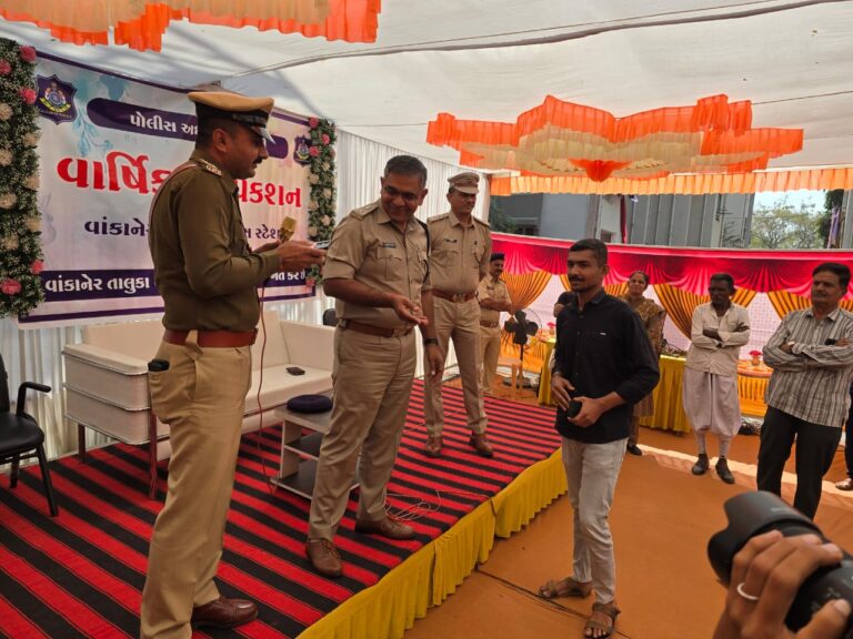वांकानेर पुलिस का सराहनीय कार्य: ‘तेरा तुझको अर्पण’ कार्यक्रम के तहत 22 खोए हुए मोबाइल वापस किए गए