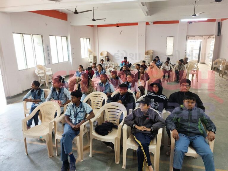 मुंद्रा में 150 विद्यार्थियों की आंखों की जांच: नंबर वाले बच्चों को मुफ्त चश्मा दिया जाएगा