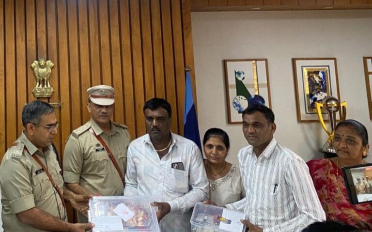 मोरबी: पुलिस ने “तेरा तुझको अर्पण” प्रोग्राम के तहत 27.42 लाख रुपये का कीमती सामान असली मालिकों को लौटाया