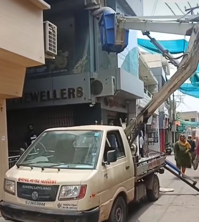 हलवद नगरपालिका की ‘दरियादिली’ या ‘लहानी’? स्ट्रीट लाइटें बंद छोड़कर, सरकारी हाइड्रो वाहन निजी AC की मरम्मत में जुट गया!