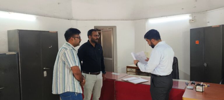 मोरबी जिला कलेक्टर स्वप्निल खरे का मोरबी शहर मामलातदार कार्यालय का औचक दौरा