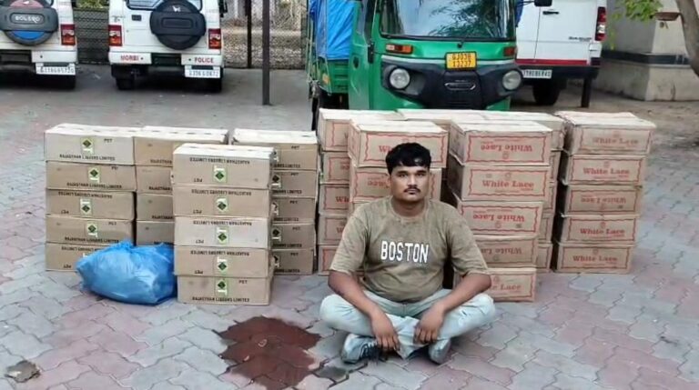 मोरबी के रविराज चौकड़ी के पास 5.88 लाख रुपये की शराब से लदा एक रिक्शा ज़ब्त किया गया, और एक व्यक्ति को गिरफ़्तार किया गया।