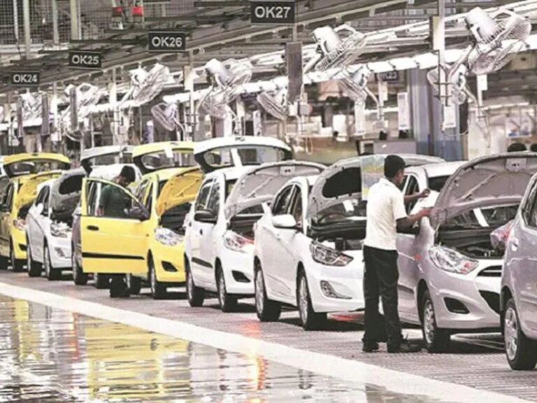 अप्रैल में यात्री वाहनों की थोक बिक्री में 4.4 फीसदी इजाफा – 4 increase in wholesale sales of passenger vehicles in april