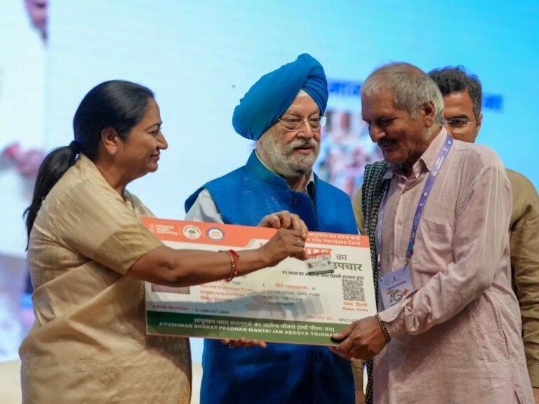 Ayushman Vaya Vandana Yojana: दिल्ली में 10 लाख तक का होगा मुफ्त इलाज, कौन उठा सकता है फायदा; चेक करें स्कीम की पूरी डिटेल – ayushman vaya vandana yojana free treatment up to 10 lakhs in delhi who can avail the benefit check full details of the schem