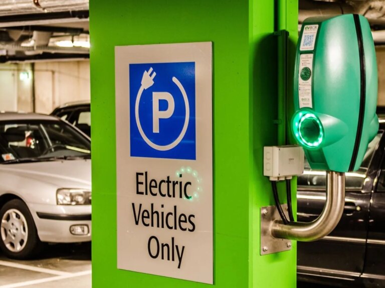 दिखने लगा EVs का असर, बहुत कम बिकने लगा डीजल – evs began to appear diesel started selling very little