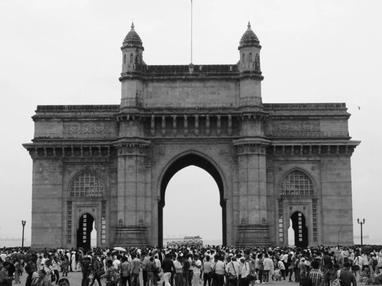 महाराष्ट्र में मराठी बनाम हिंदी विवाद ने बढ़ाई कारोबारियों की चिंता, प्रदेश की सियासत गरमाई; मजदूरों के पलायन का खतरा – maharashtra language politics marathi vs hindi mns protest industry impact migrant workers bmc elections 2025
