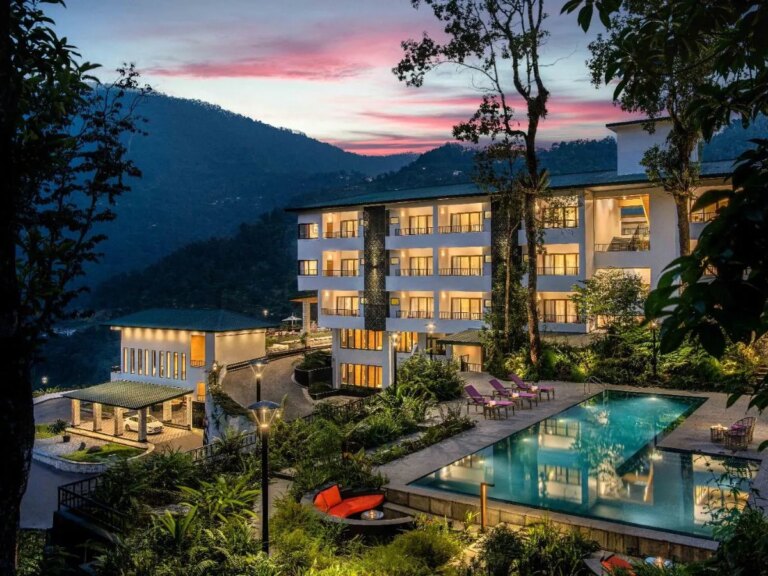 रिसॉर्ट में उतरेगा भारतीय ग्रुप – indian group will land at the resort