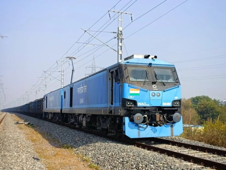 अब रफ्तार पकड़ेगी भारतीय रेल: रेलवे 2026 तक 7,900 किमी ट्रैक करेगा अपग्रेड, स्पीड की सीमा होगी खत्म – now the speed will catch the speed of the indian railways railway by 2026 to track 7900 km upgrade the upgrade speed will end