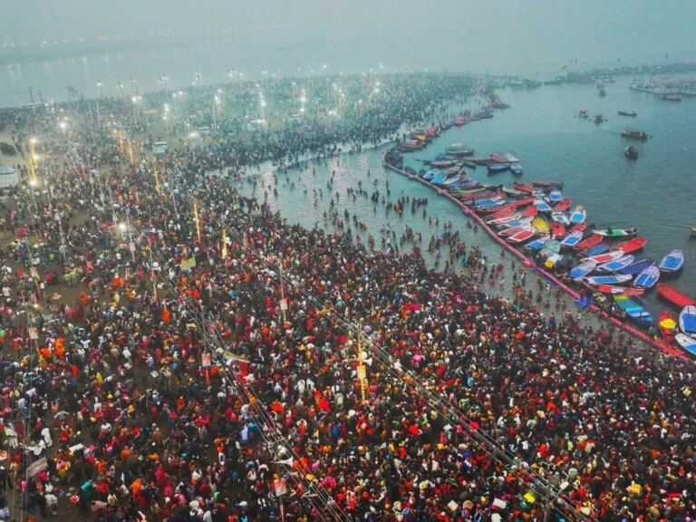 आस्था से अर्थव्यवस्था को रफ्तार! धर्म ने बदला भारत का टूरिज्म सेक्टर; कुंभ और अयोध्या ने जगाई पर्यटन की नई उम्मीदें – religion changed the economy from faith indias tourism sector kumbh ayodhya and taj mahal raised new expectations of tourism