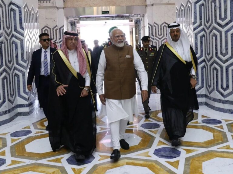 सऊदी दौरे पर PM मोदी, प्रिंस सलमान से मुलाकात पर टिकी सबकी नजरें; ऊर्जा, व्यापार और कनेक्टिविटी पर हो सकती है बातचीत – all eyes on meeting with pm modi prince salman on saudi tour can be negotiated on energy trade and connectivity
