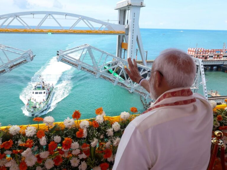 इंजीनियरिंग का चमत्कार बना पंबन पुल, 700 करोड़ की लागत से तैयार; पीएम मोदी ने किया लोकार्पण – pm modi inaugurates pamban sea bridge rameswaram tamilnadu development projects new train service fisheries infrastructure