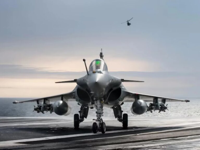 ₹63,000 करोड़ की बड़ी डिफेंस डील, फ्रांस से 26 Rafale Marine jets खरीदेगा भारत; इंडियन नेवी की बढ़ेगी ताकत – big defence deal india clears rs 63000 cr deal to buy 26 rafale marine jets from france details