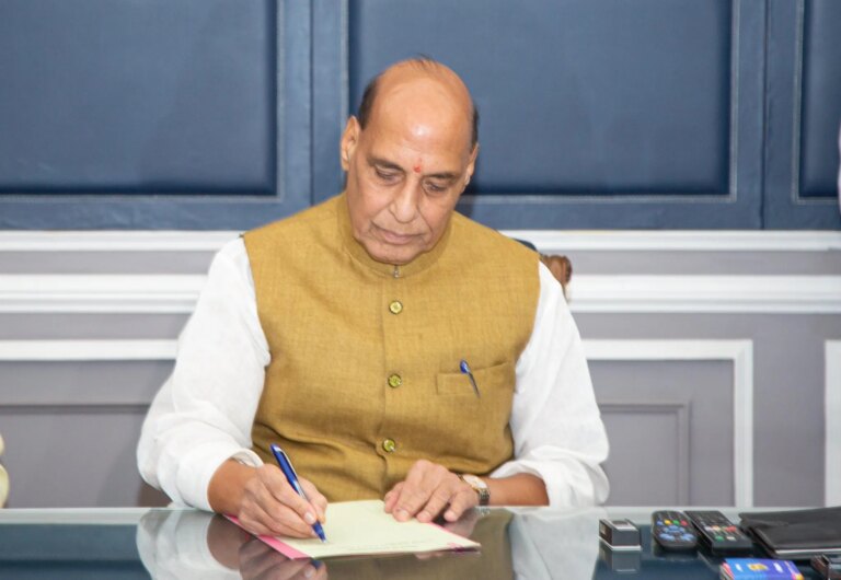 राजनाथ सिंह ने ग्रे जोन वॉर से चेताया, कहा- बदले माहौल में काम करने को तैयार रहें – rajnath singh warned of grey zone war said be ready to work in a changed environment