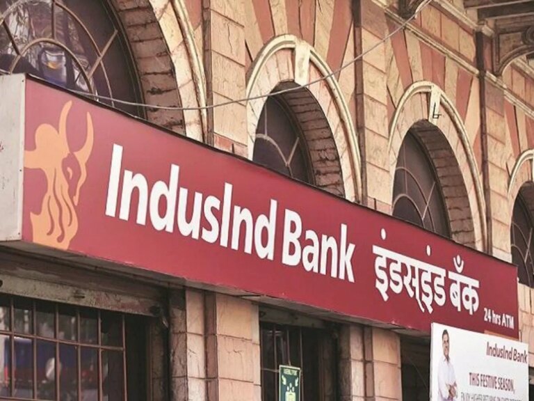 IndusInd Bank Share: CEO के इस्तीफे से टूटा भरोसा? स्टॉक में बिकवाली हावी, अब क्या करें निवेशक – indusind bank share falls more than 3 pc in early trade after ceo resignation expert suggests what should investor do
