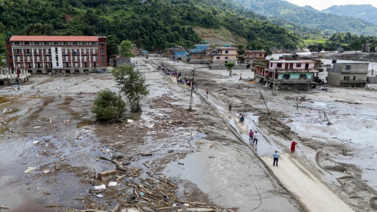 नेपाल सरकार ने दी बड़ी जानकारी, तत्काल बड़े खतरे की आशंका नहीं, शुरू किया रेस्क्यू ऑपरेशन