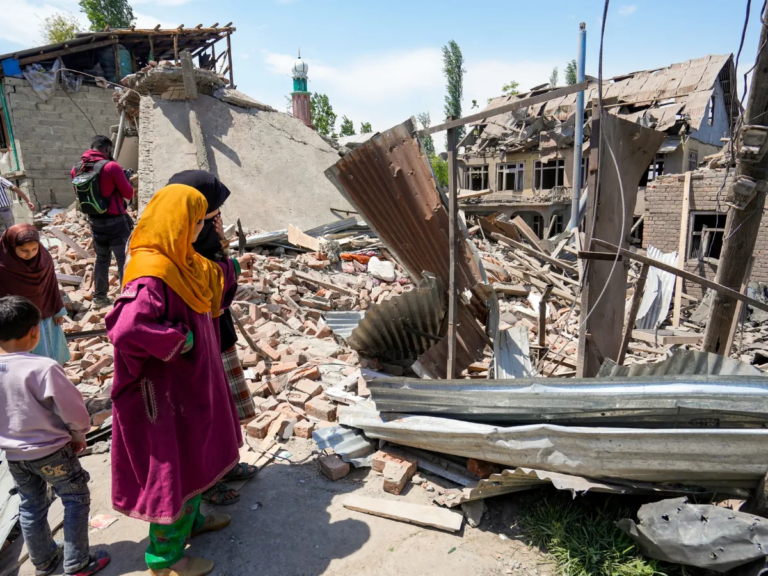 Pahalgam attack: जम्मू-कश्मीर में सुरक्षाबलों का बड़ा एक्शन, तीन आतंकियों के मकान ढहाए गए – pahalgam attack security forces demolish terrorists houses in jammu kashmi