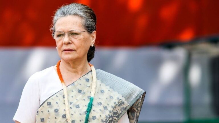 सोनिया गांधी की किताब क्यों रोक दी गई, क्या हटाने को लेकर शुरू हुआ विवाद?