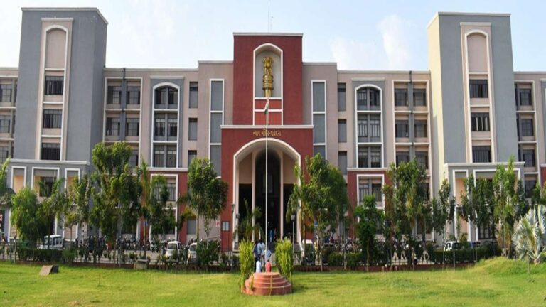 नवरात्रि गरबा के दौरान नाबालिग से गैंगरेप, कोर्ट ने 5 दरिंदों को सुनाई उम्रकैद की सजा; अपराध को ‘बेहद घिनौना’ बताया