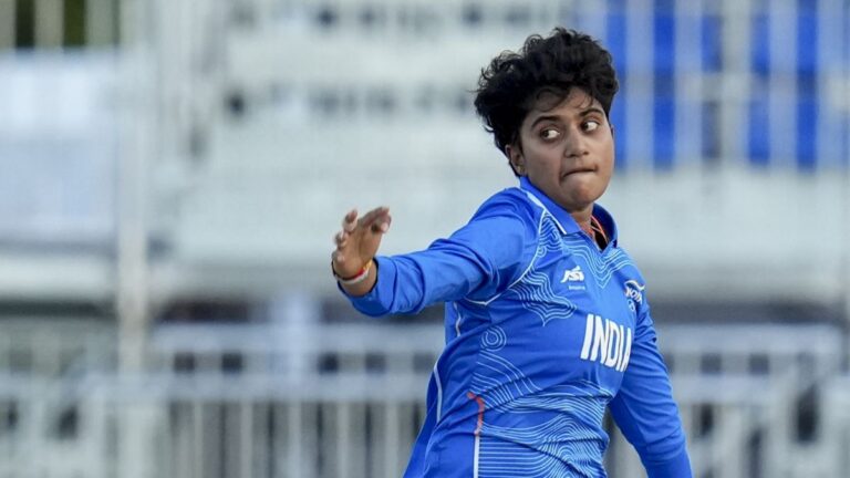 श्री चरणी ने रचा इतिहास, ICC रैंकिंग में तोड़ा ऑस्ट्रेलिया के गेंदबाज का ऑल टाइम रिकॉर्ड