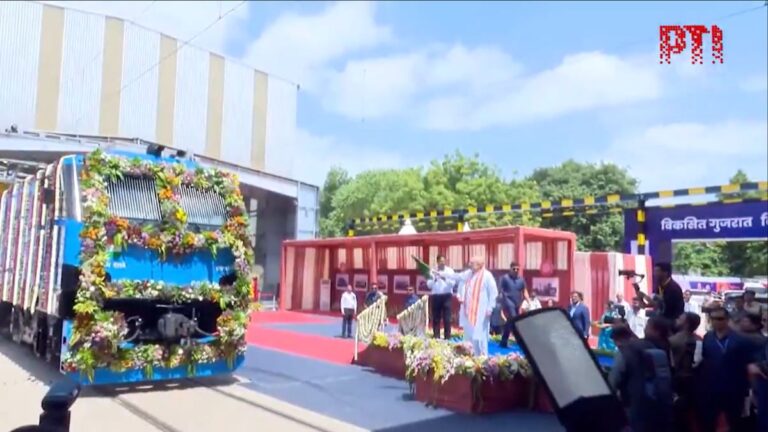 चल पड़ी देश की पहली LNG ट्रेन, अहमदाबाद के साबरमती रेलवे स्टेशन से अमित शाह ने दिखाई हरी झंडी