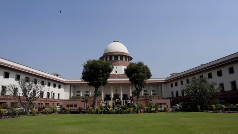 सुप्रीम कोर्ट ने कहा- “पटाखों पर पूरी तरह बैन नहीं लेकिन 24 घंटे पटाखे जलाने की इजाजत भी नहीं”