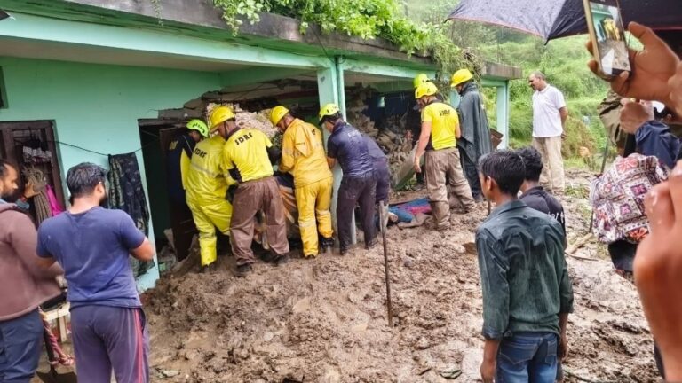 अल्मोड़ा में मलबे में दबने से तीन लोगों की मौत, CM धामी ने जताया दुख