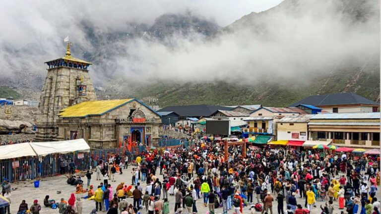 उत्तराखंड में अगले दो दिन के लिए चार धाम यात्रा स्थगित, कई जिलों में भारी बारिश का रेड अलर्ट
