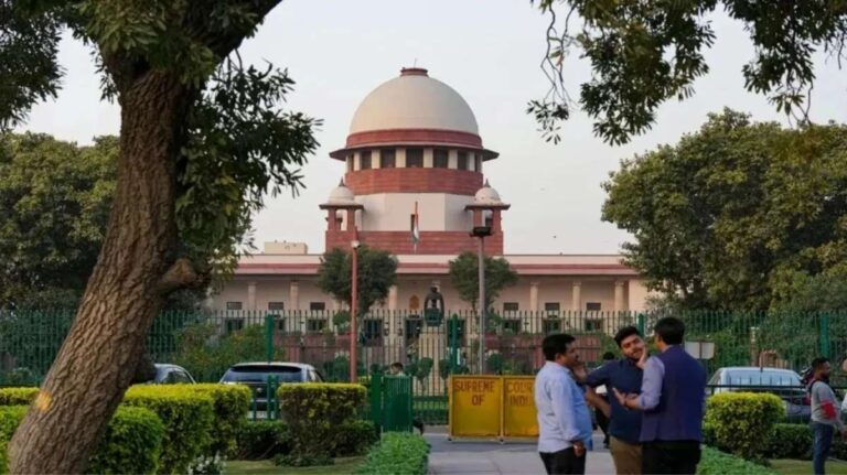 तृणमूल कांग्रेस चुनाव चिह्न विवाद पर सुप्रीम कोर्ट सख्त, चुनाव आयोग को 4 महीने में फैसला लेने का निर्देश