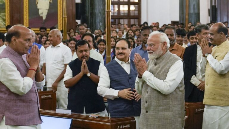 PM मोदी के सार्वजनिक जीवन के 25 साल पूरे, किस बीजेपी नेता ने क्या कहा? यहां पढ़ें