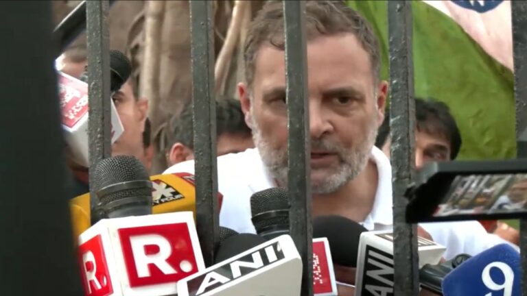 ‘हमारे देश के साथ जो किया गया, वह देशद्रोह, कोई भी बच नहीं पाएगा,’ आकाशवाणी के अंदर से बोले राहुल गांधी