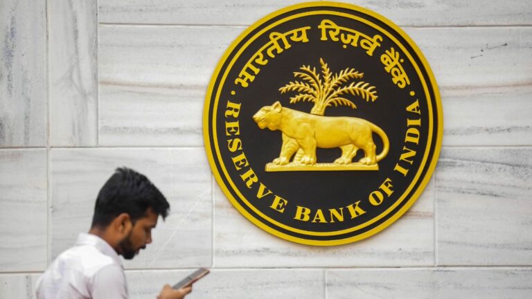 अक्टूबर से महंगा हो सकता है लोन, बढ़ती महंगाई के बीच रेपो रेट में 0.25 की बढ़ोतरी कर सकता है RBI