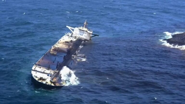 Strait of Hormuz में कमर्शियल जहाज पर हमला, 11 भारतीय घायल; सभी को सुरक्षित निकाला गया