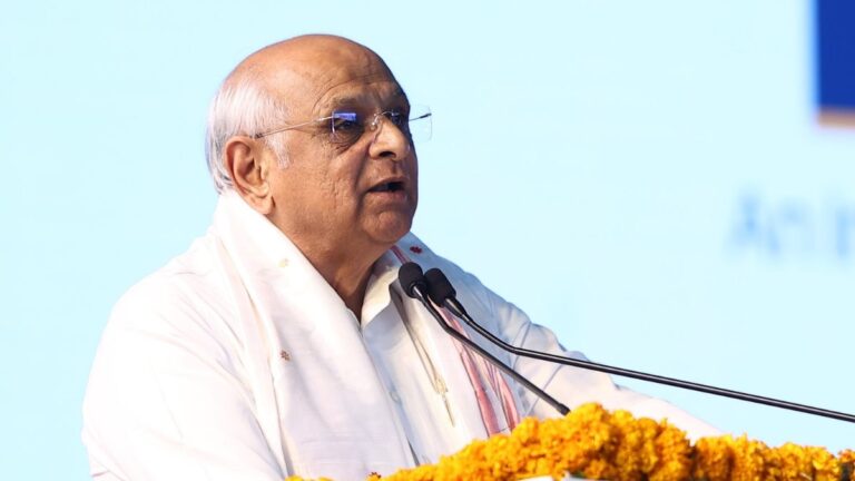 गुजरात सरकार ने चलाया ‘ऑपरेशन गंगाजल’, दो IAS अधिकारियों को अनिवार्य रूप से किया रिटायर