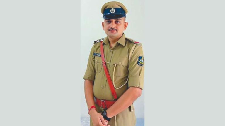 बदमाशों ने पुलिसकर्मी को 500 मीटर तक घसीटा, फिल्मी स्टाइल में 4 करोड़ का सोना किया बरामद; चार गिरफ्तार